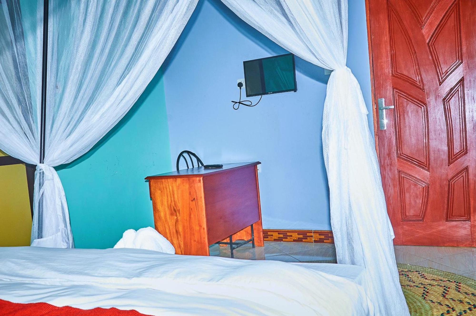Safari Park House Bed & Breakfast Аруша Екстериор снимка