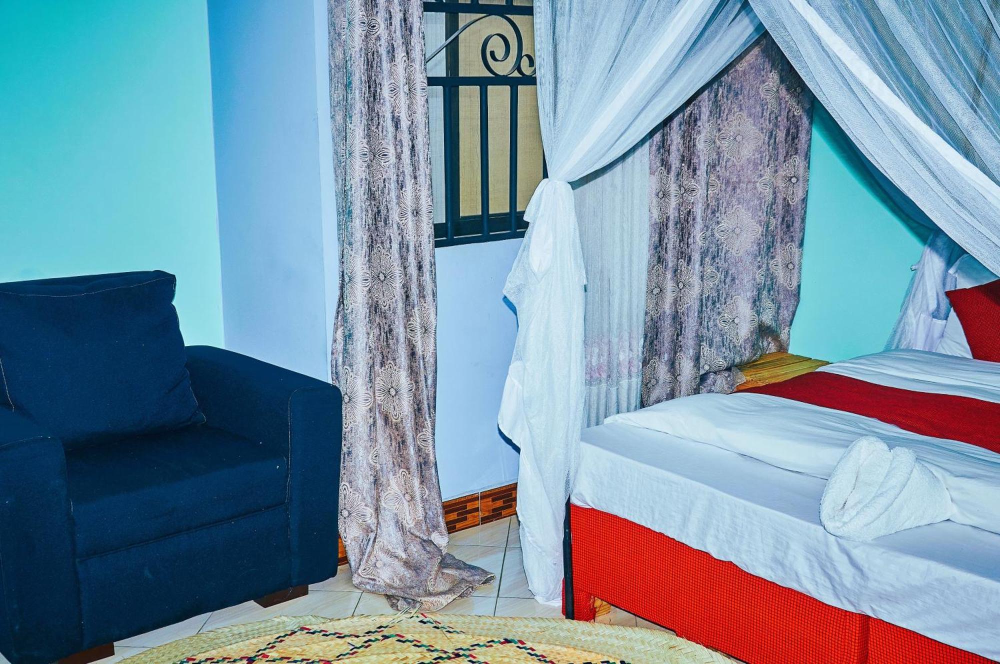 Safari Park House Bed & Breakfast Аруша Екстериор снимка