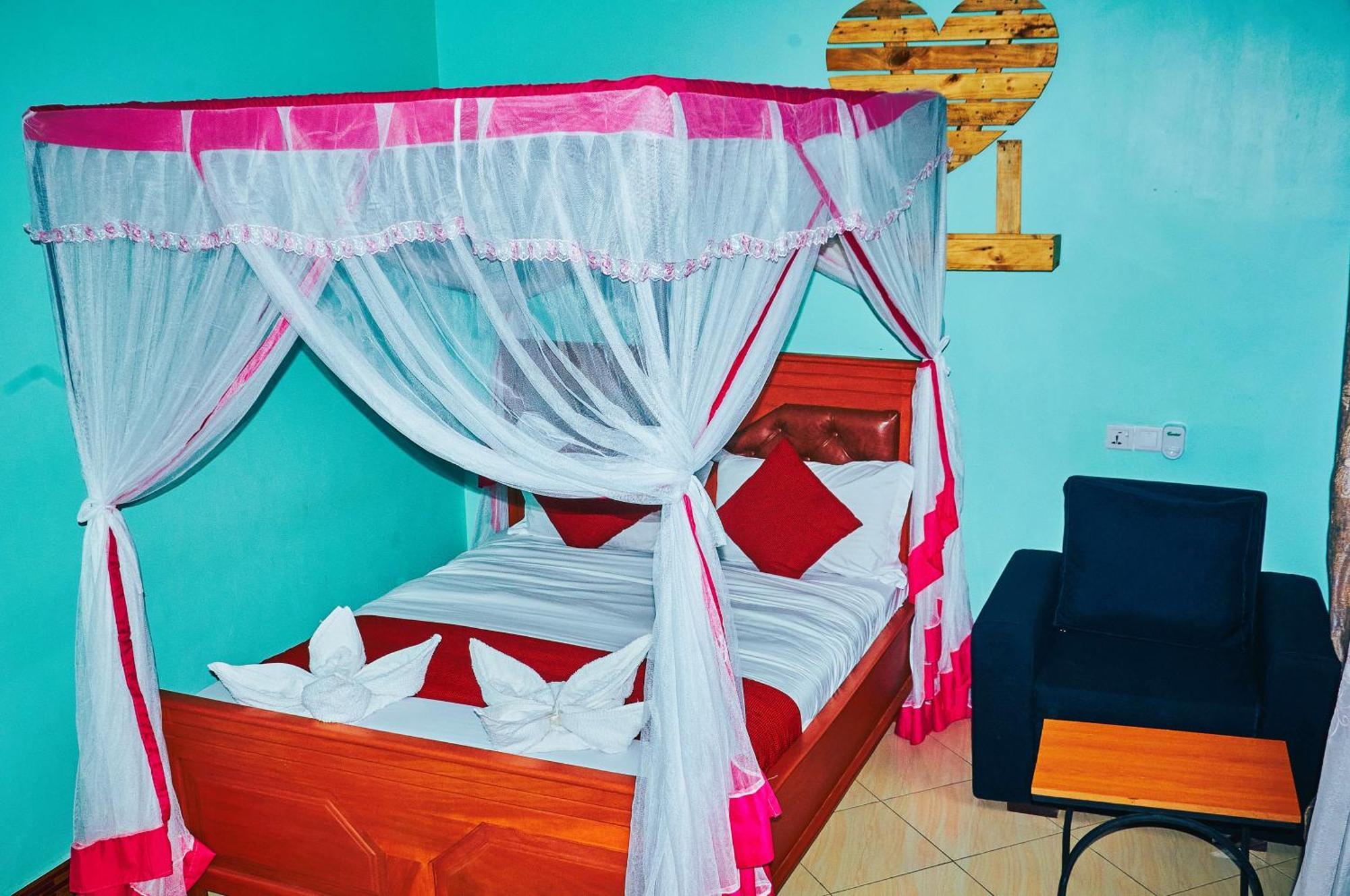 Safari Park House Bed & Breakfast Аруша Екстериор снимка