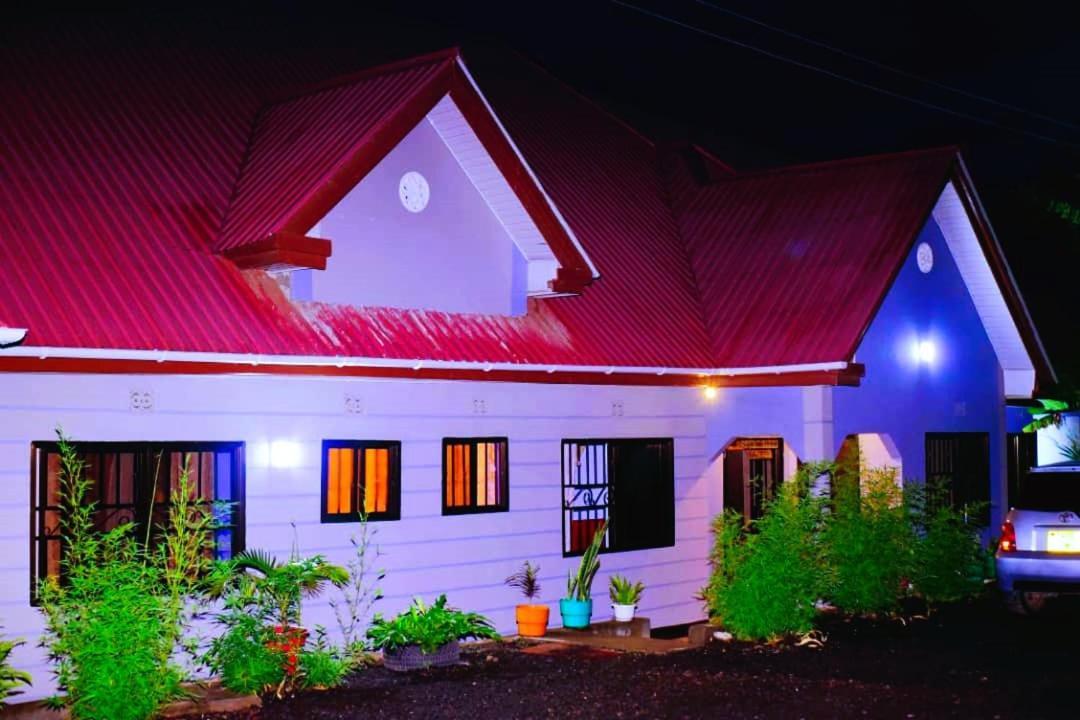 Safari Park House Bed & Breakfast Аруша Екстериор снимка