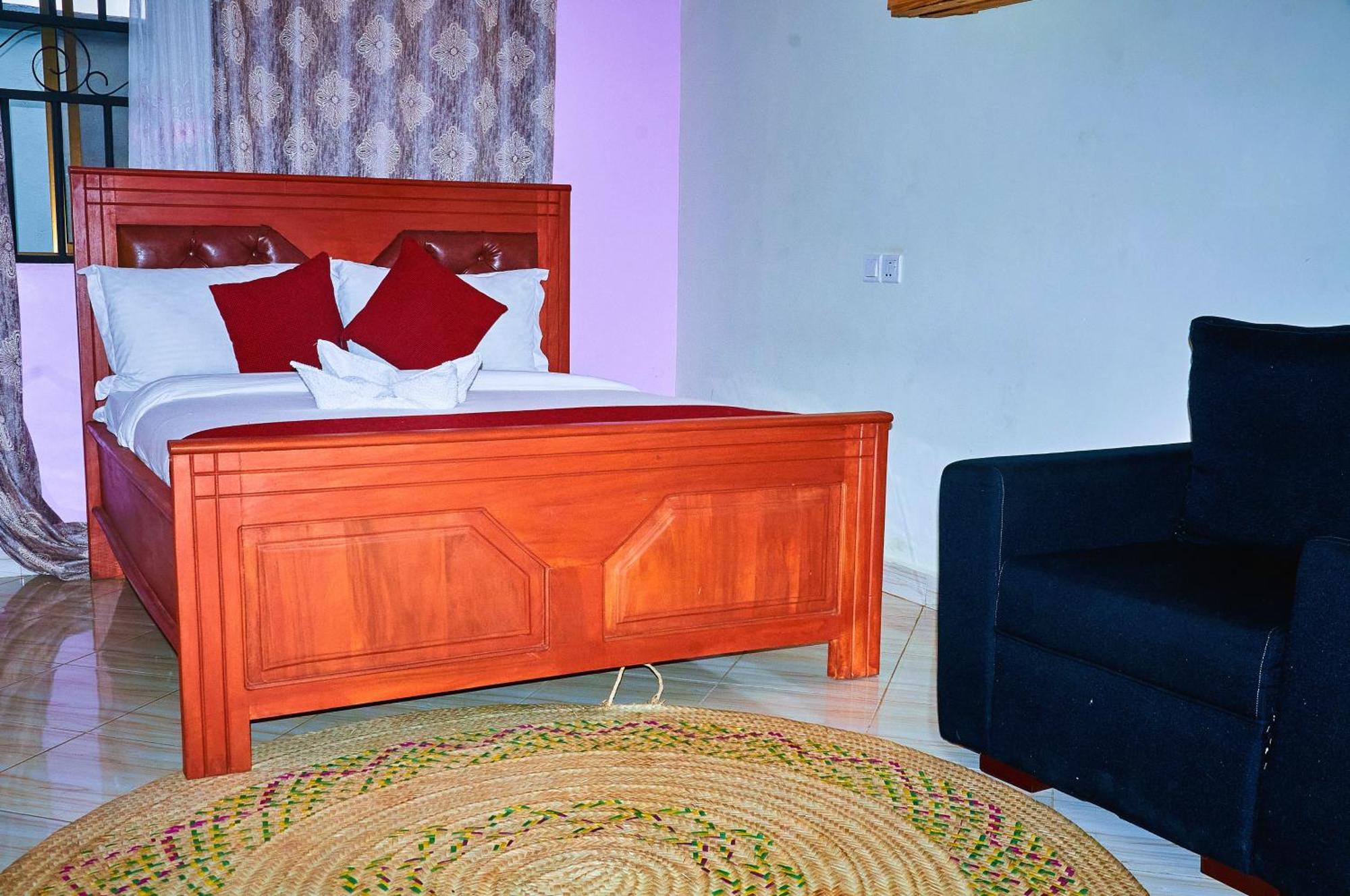 Safari Park House Bed & Breakfast Аруша Екстериор снимка